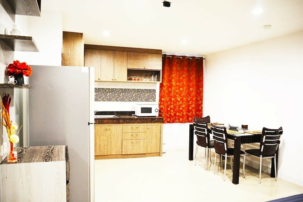 Фото Serena Sathorn Suites