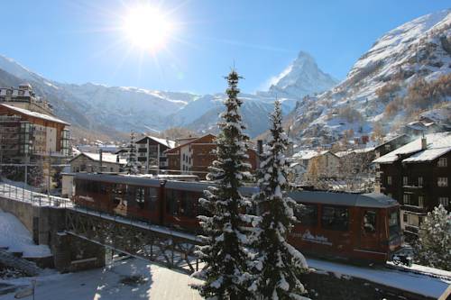 Фото Hotel Mama Zermatt