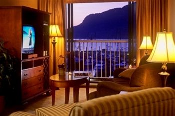 Фото Oceanfront Suites at Cowichan Bay