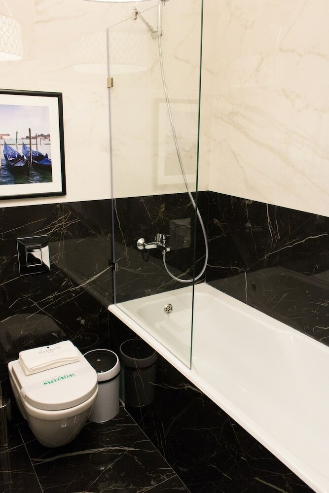 Фото Madison Ave Hotel Bishkek