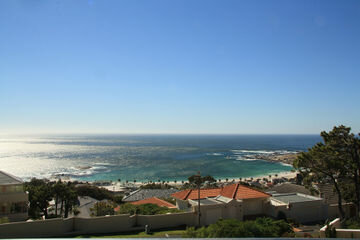 Фото The Crystal Apartments