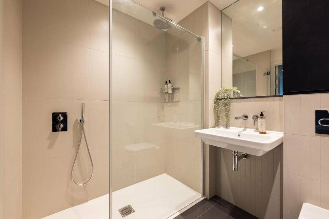 Фото Croydon by Charles Hope