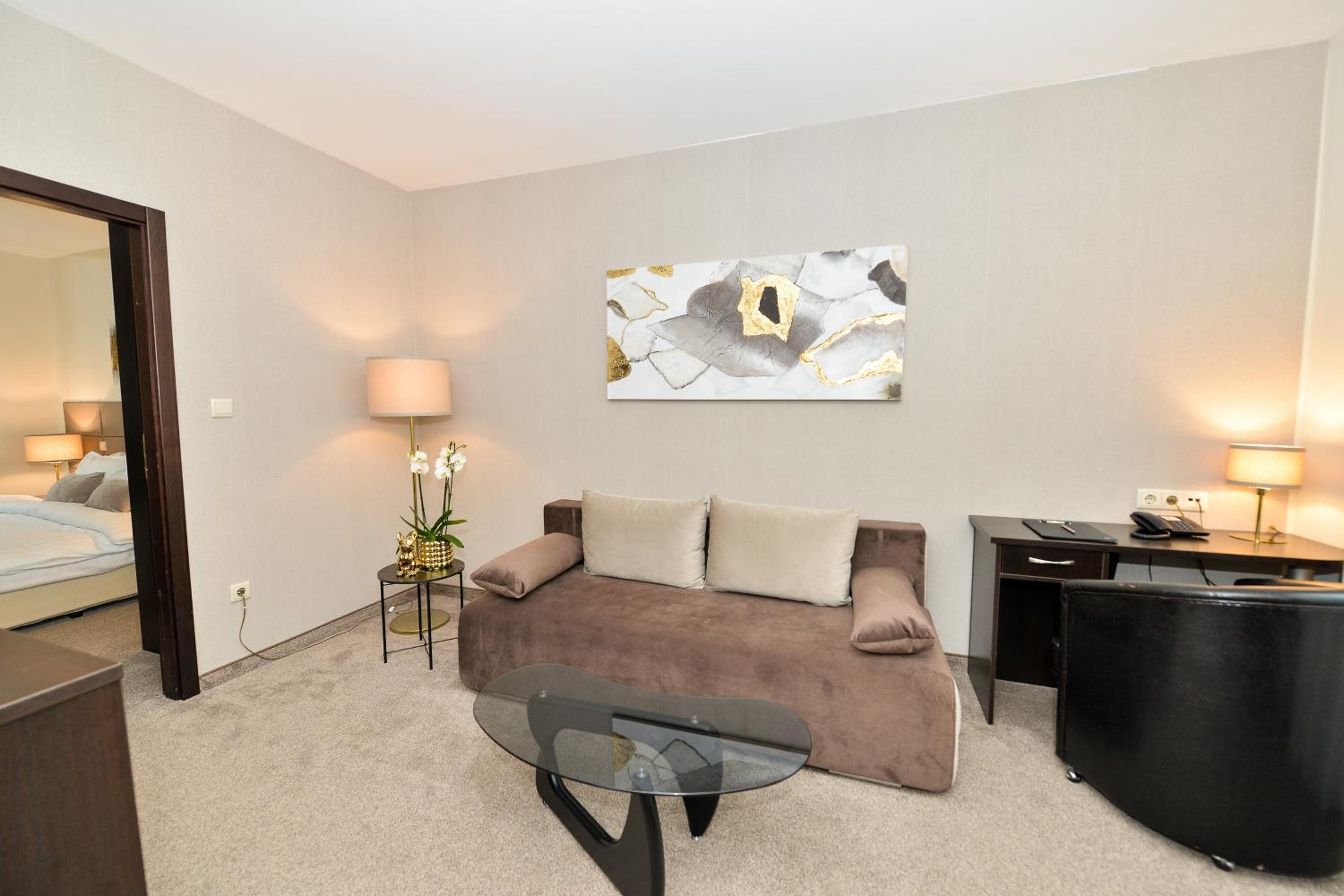 Фото Art Plaza Hotel