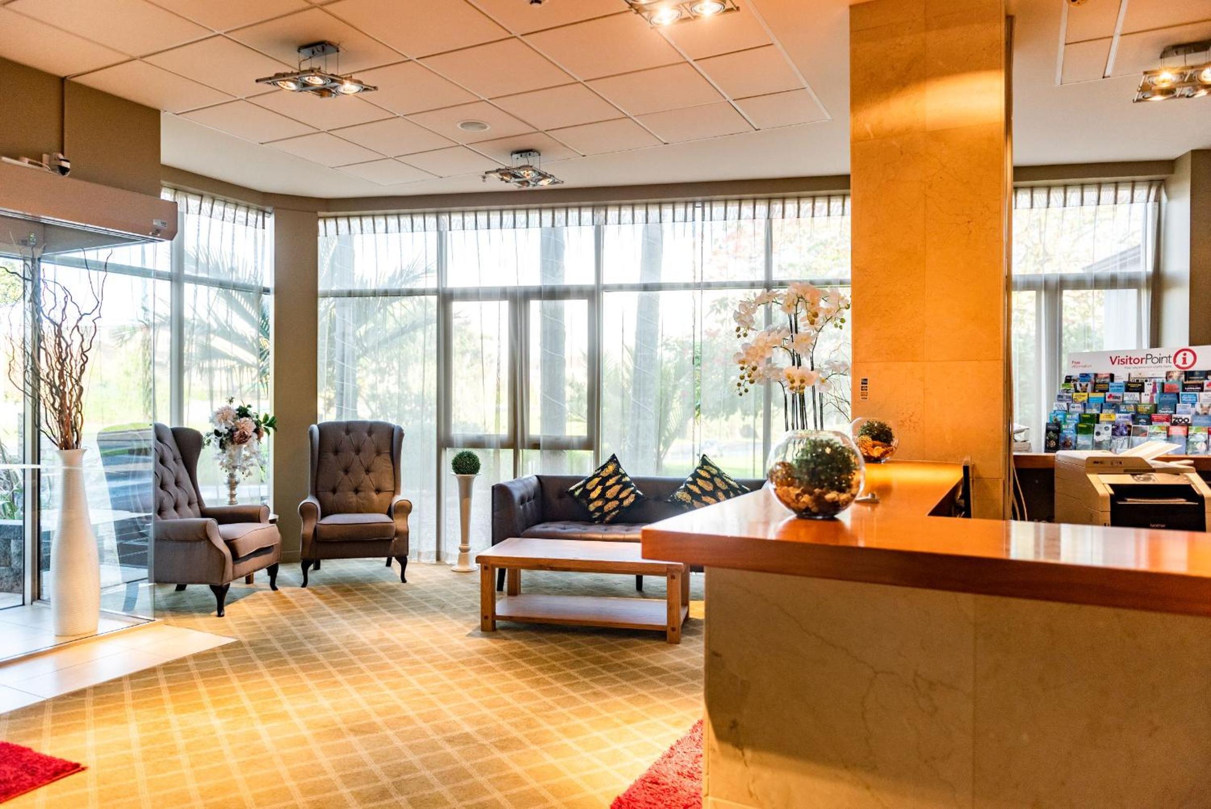 Фото Ocean Breeze Hotel