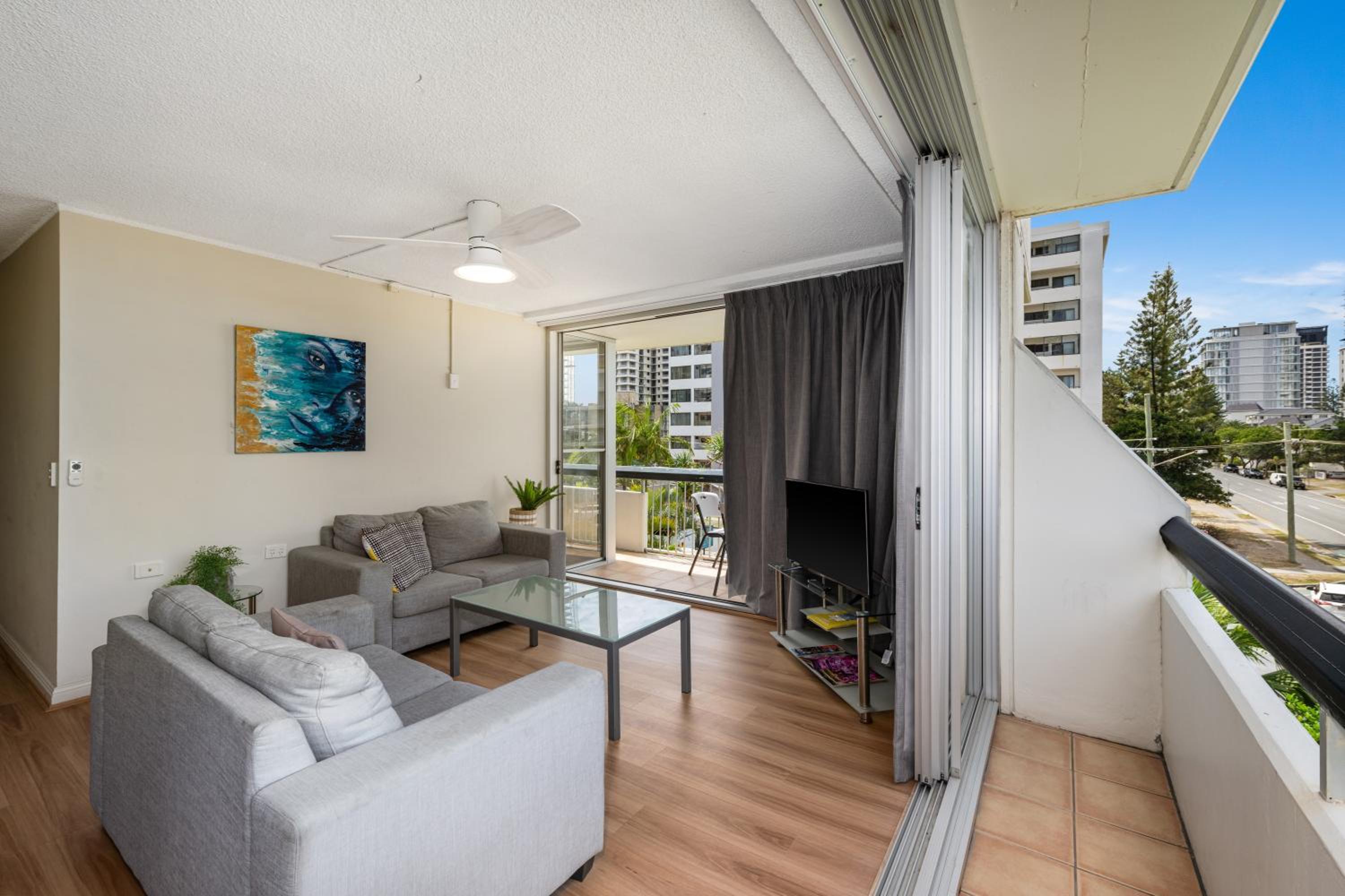 Фото Hi Ho Beach Apartments