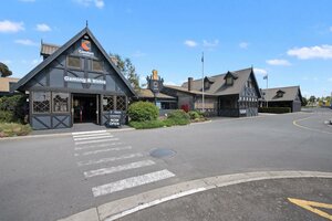 Гостиница Olde Tudor Hotel