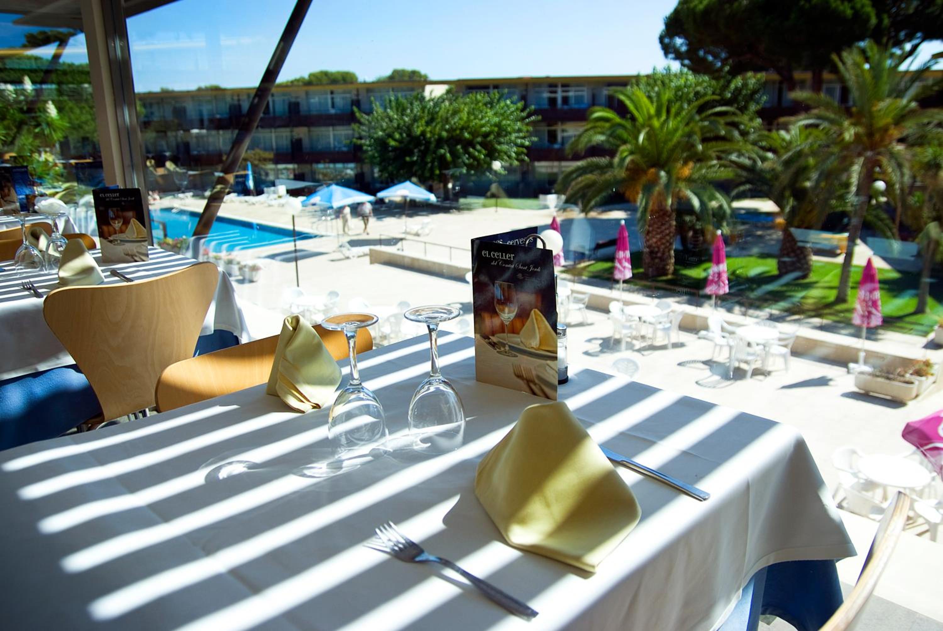 Фото Aparthotel Comtat Sant Jordi