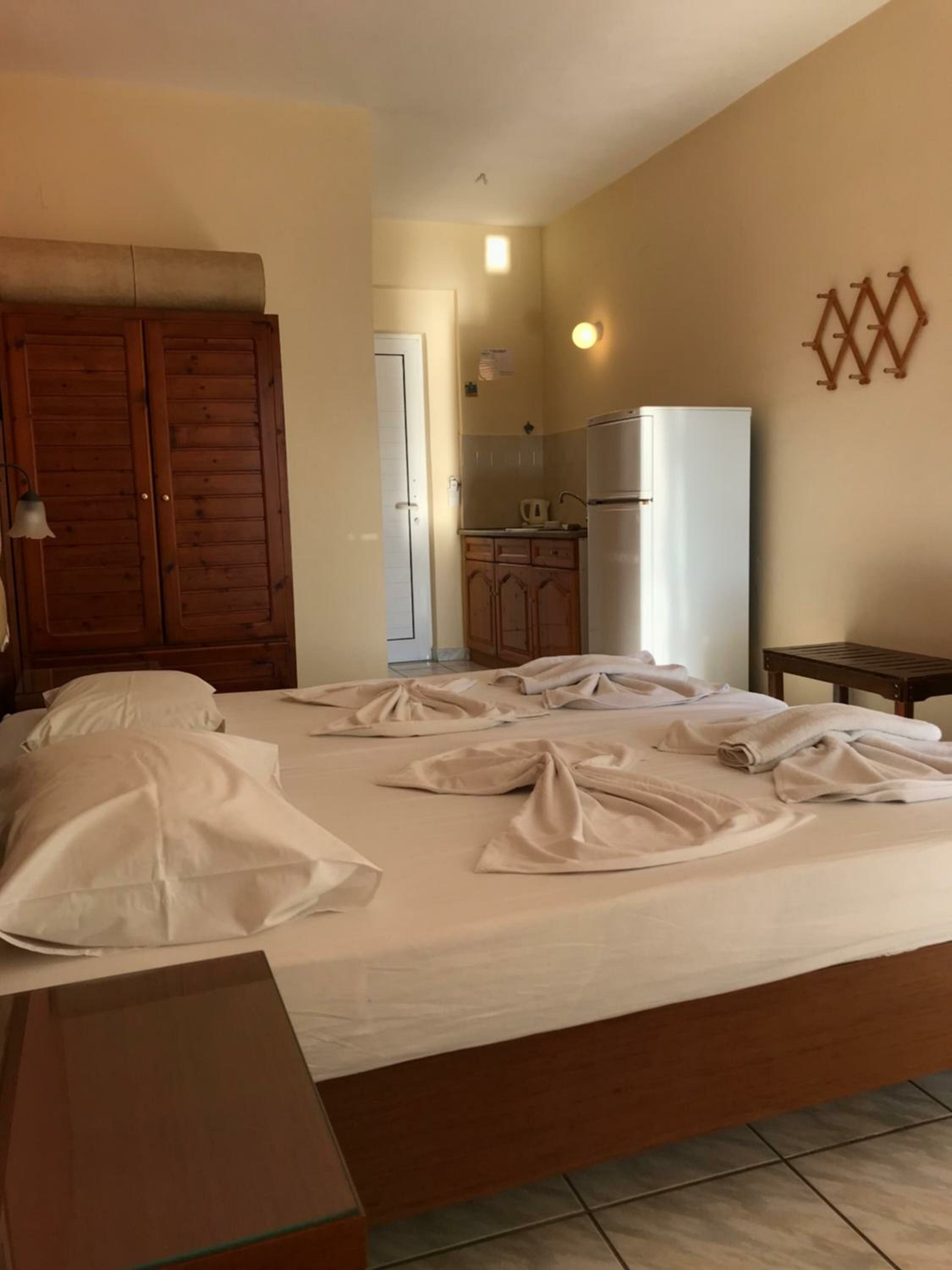 Фото Village Inn Studios & Family Apartments