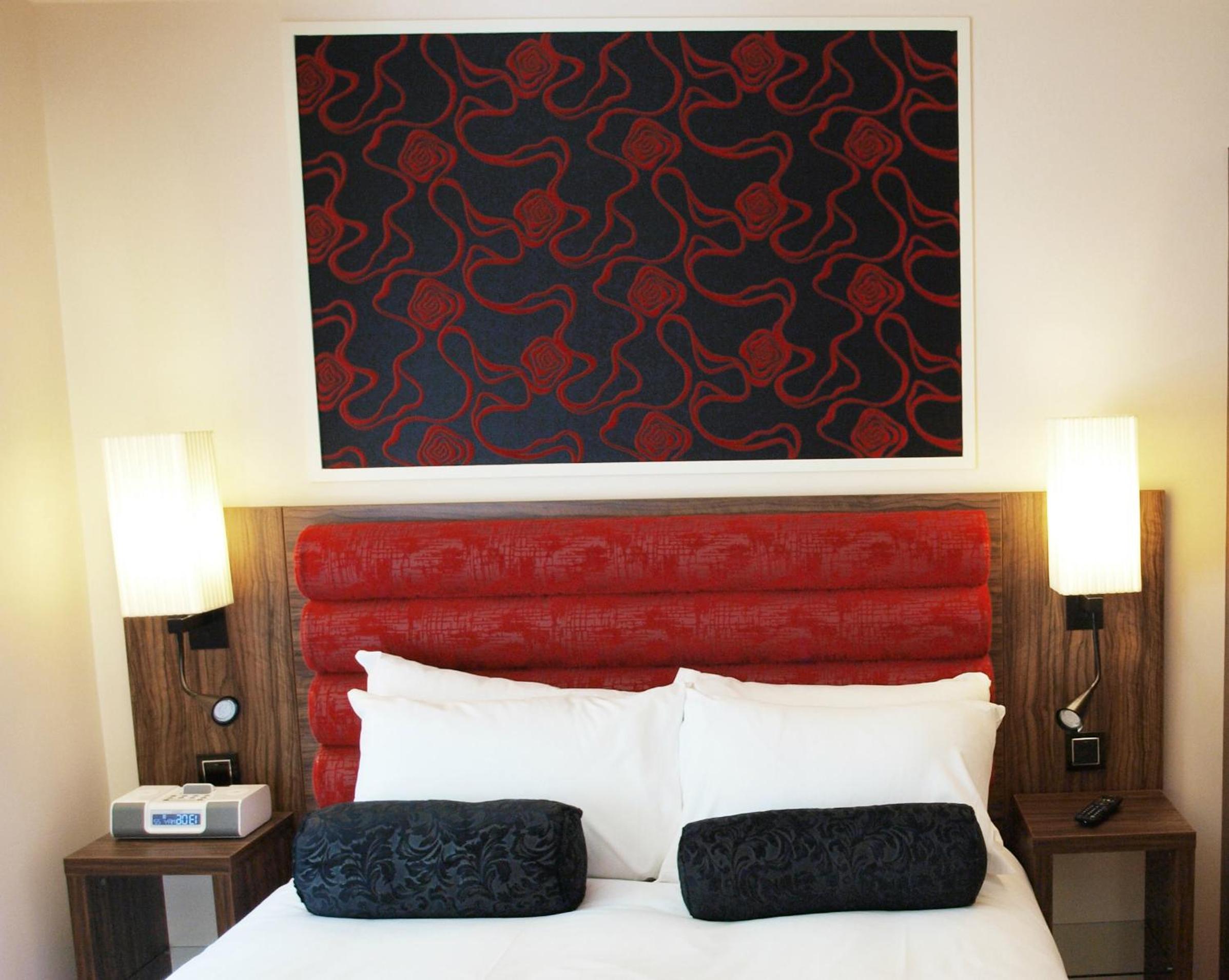 Фото Simply Rooms & Suites