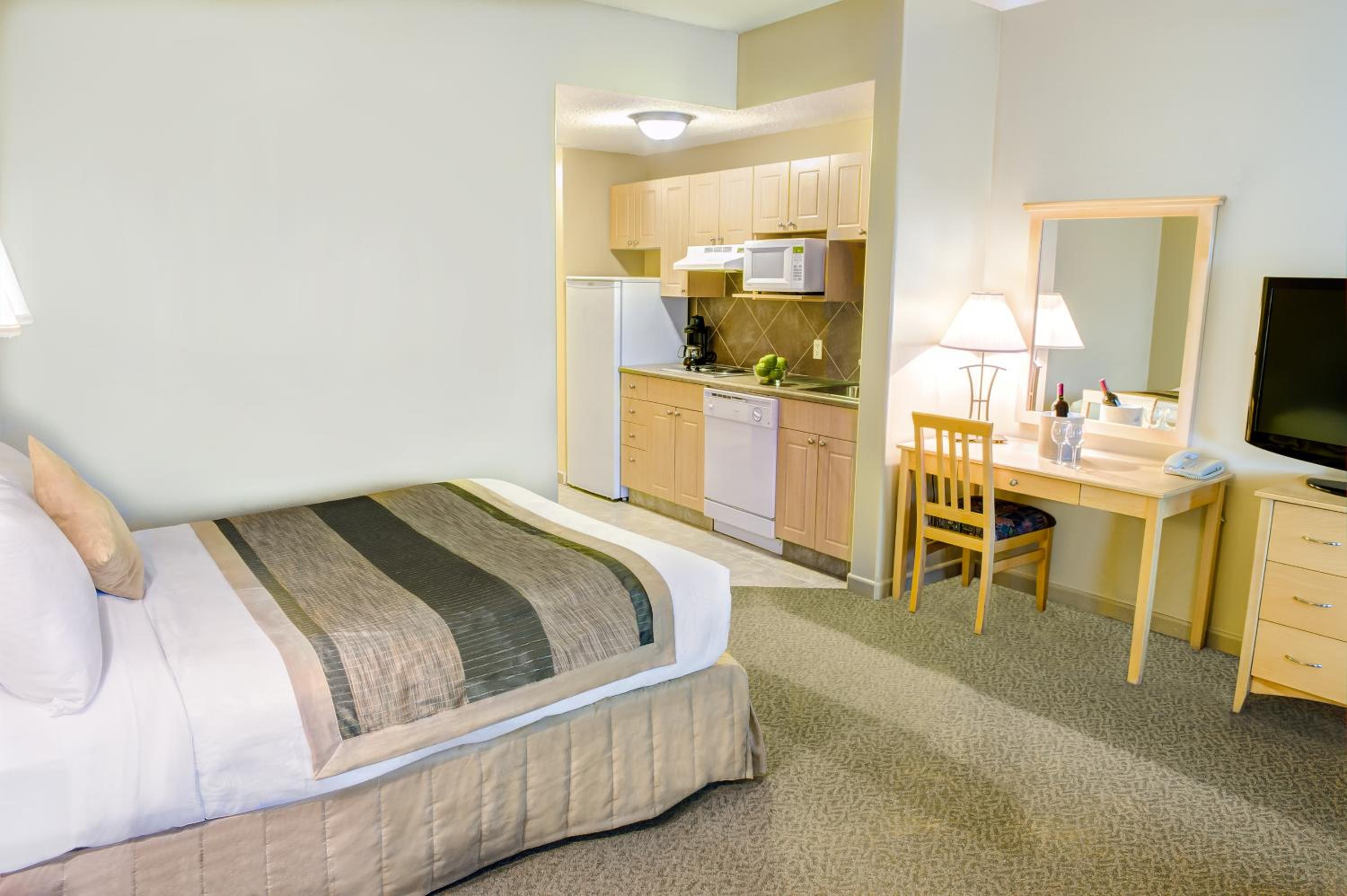 Фото Clearwater Suite Hotel