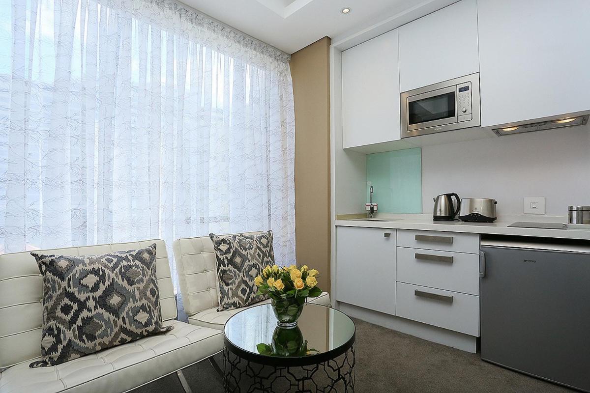 Фото Sandton Skye Unit 702