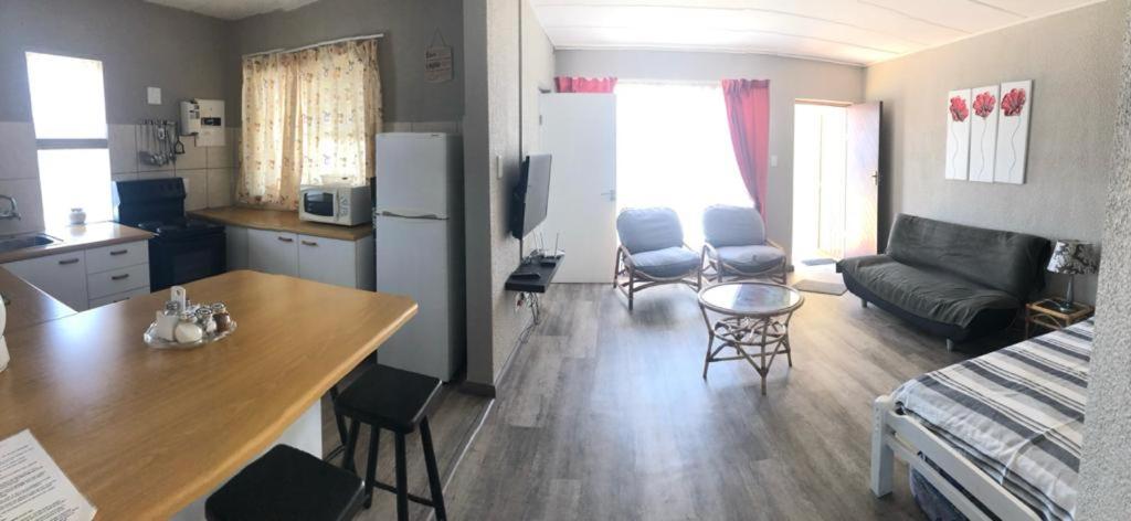 Фото Amies Self-catering Apartments