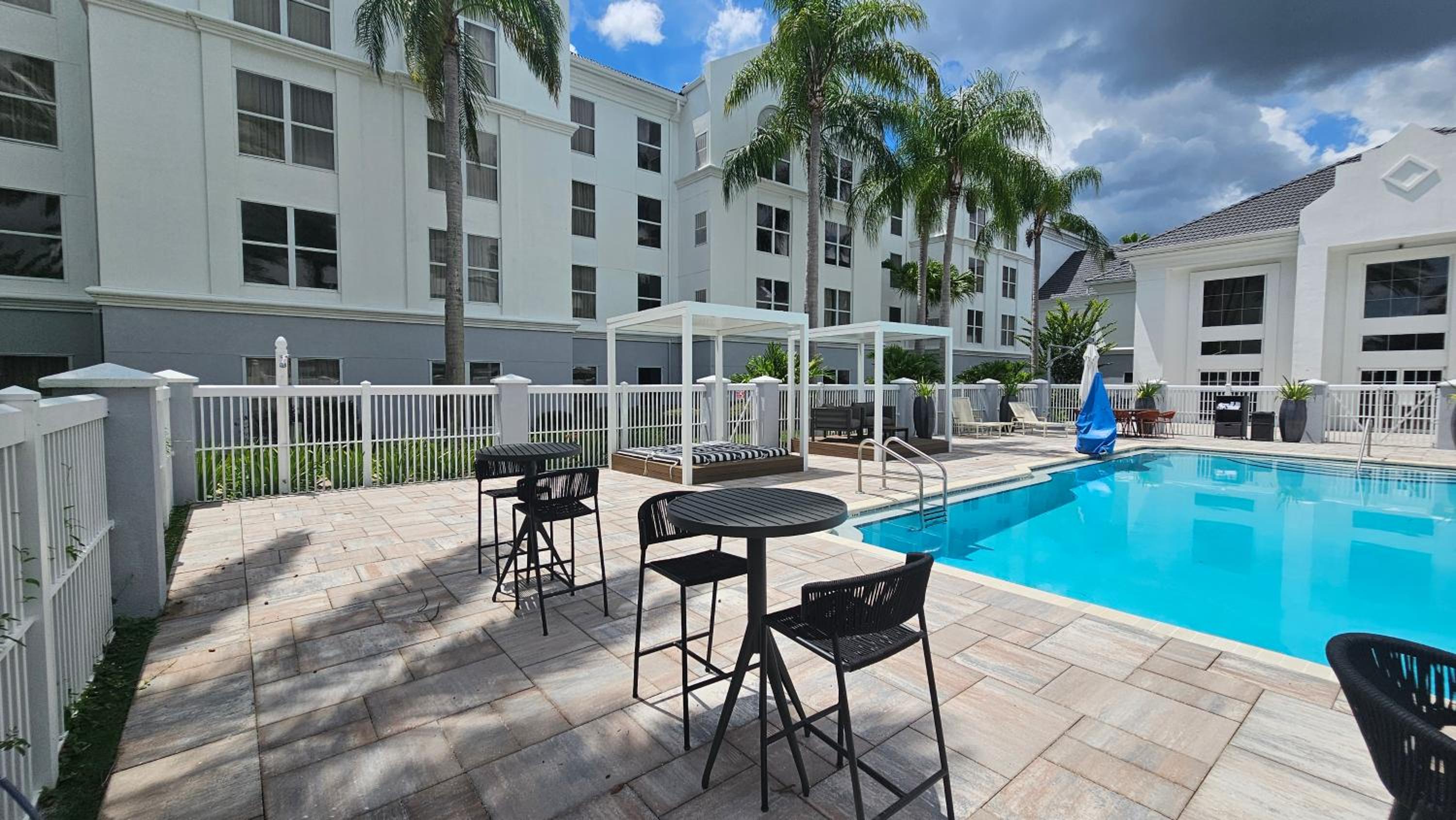 Фото Surestay Plus by Best Western Orlando Lake Buena Vista
