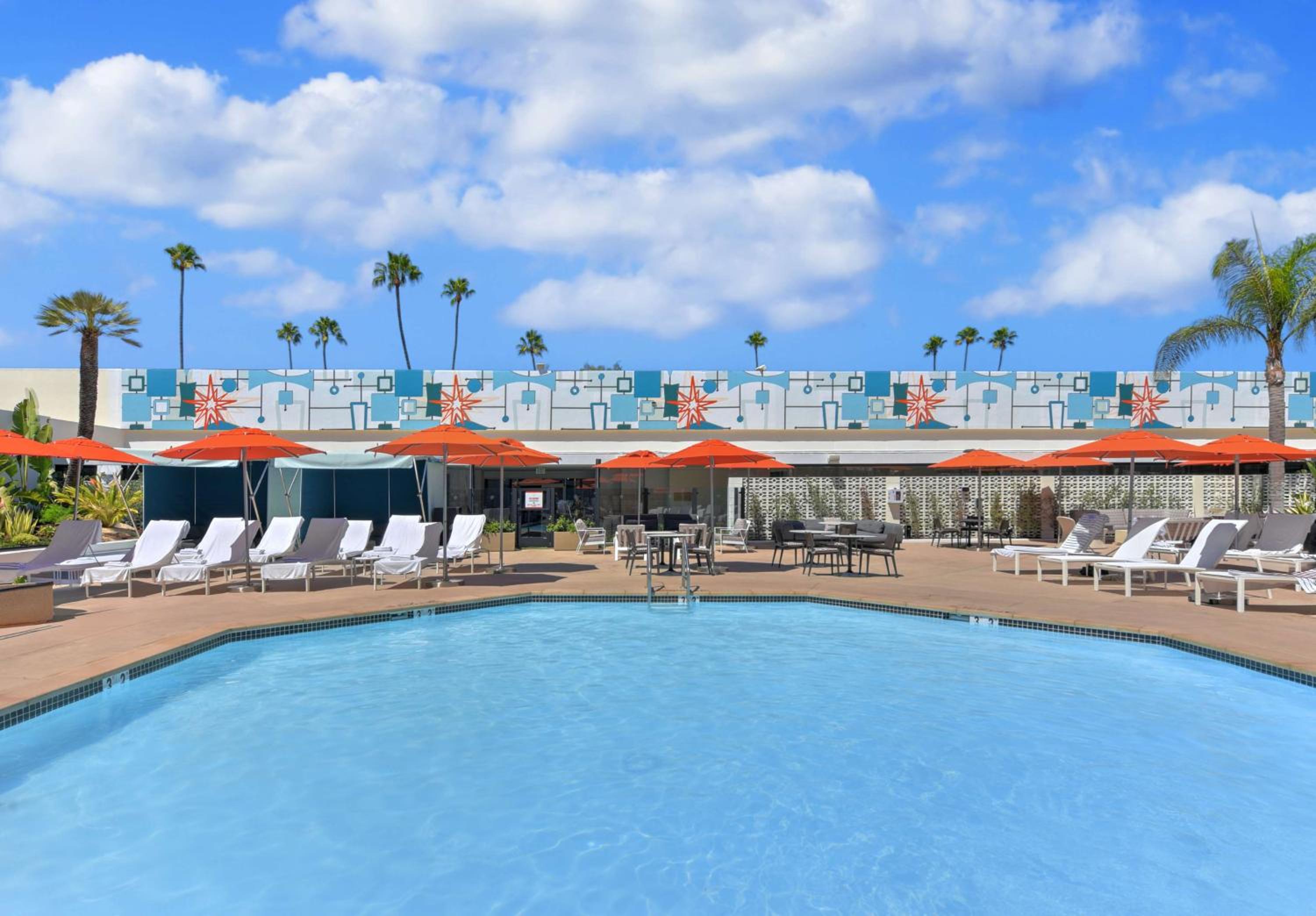 Фото The Beverly Hilton