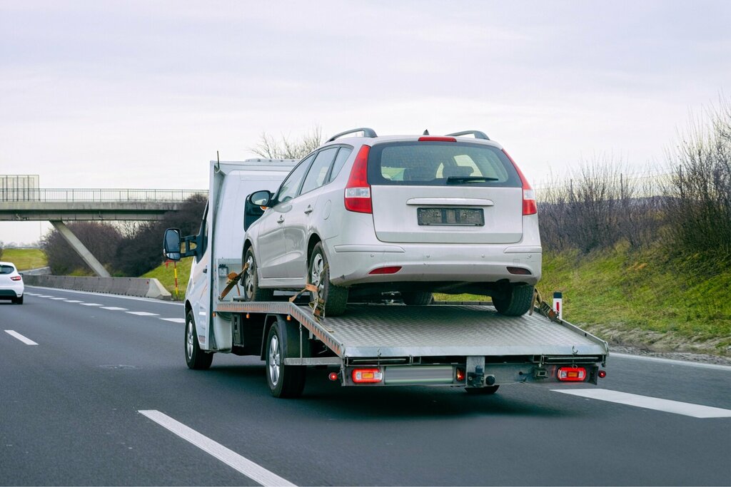 Auto technical assistance, car evacuation Tow truck nearby inexpensively 24 hours, Bronnizi, photo