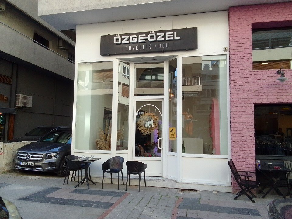 Özge Özel İzmir Alsancak Güzelik Salonu