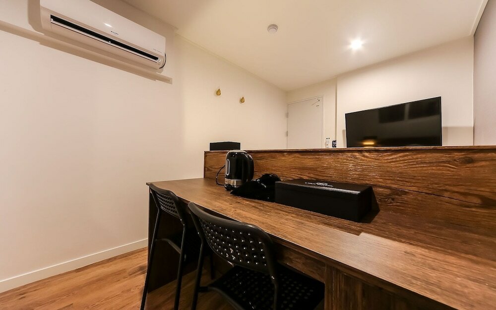 Фото Changwon Jinhae Hotel Lrui