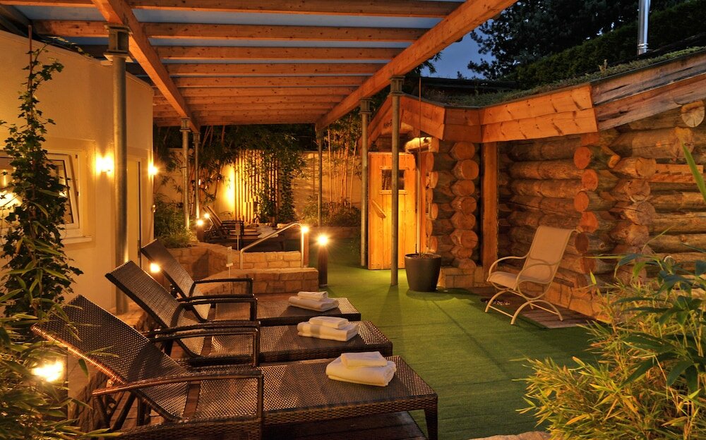 Фото Court Hotel