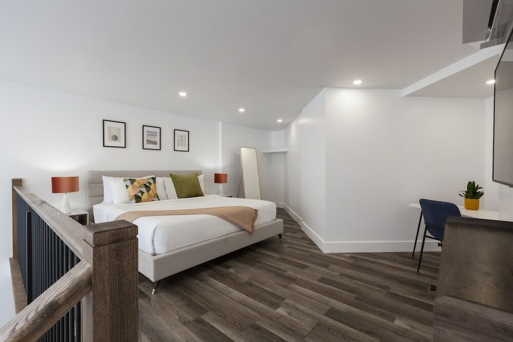 Фото Strata Hotel