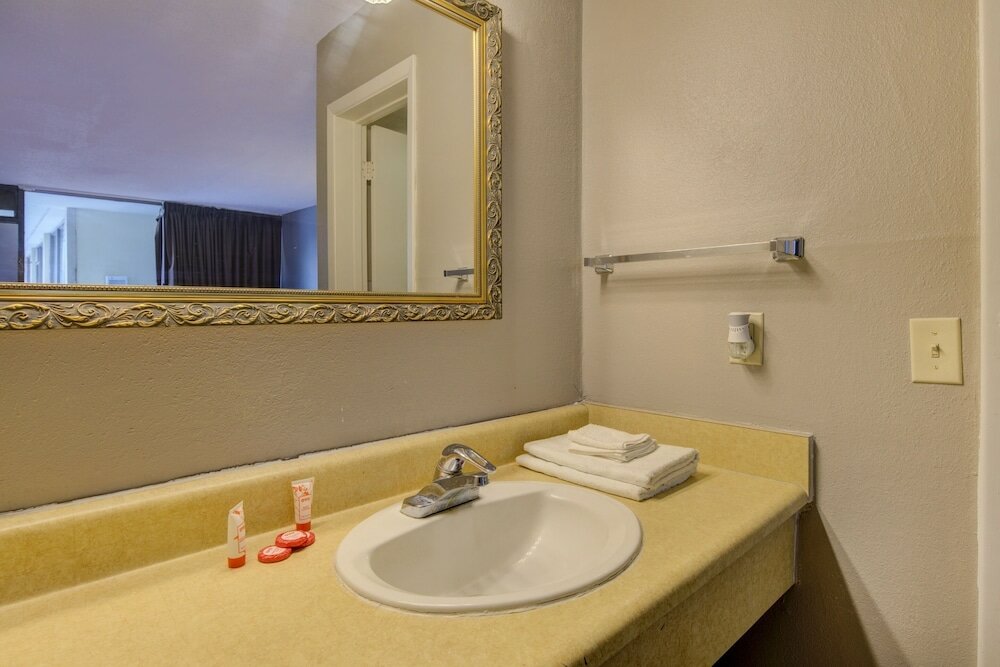 Фото Oyo Hotel Douglas Ga Us 441