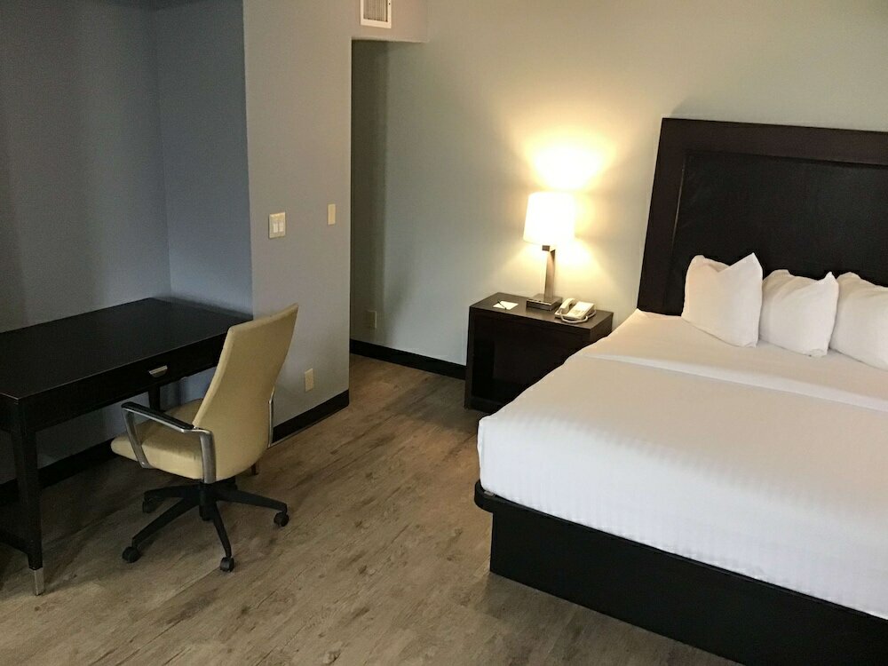 Фото SureStay Studio by Best Western Pensacola