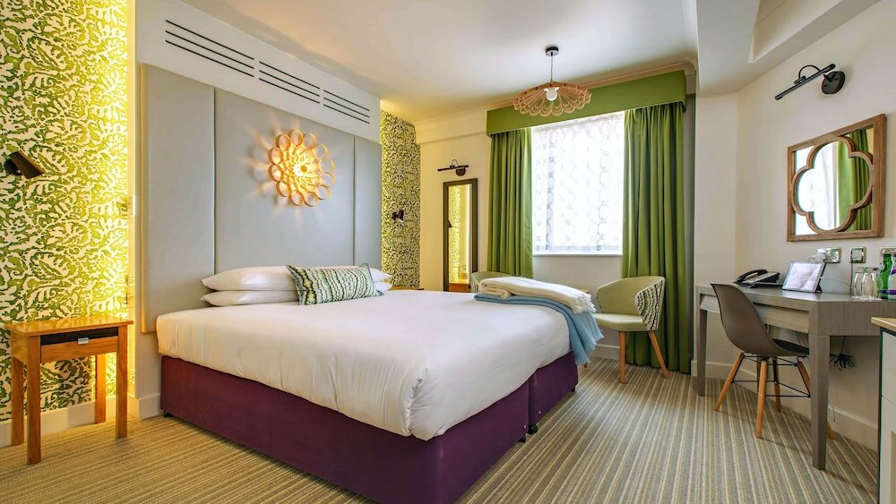 Фото The Maids Head Hotel