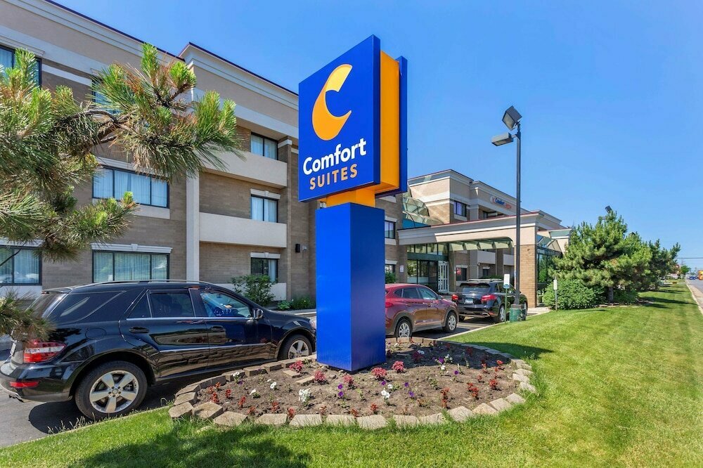 Hotel Comfort Suites Oakbrook Terrace near Oakbrook Center, State of Illinois, photo