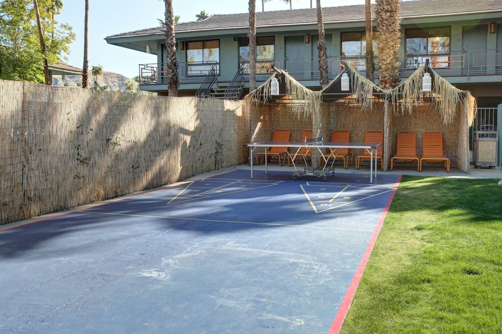 Фото Caliente Tropics Hotel