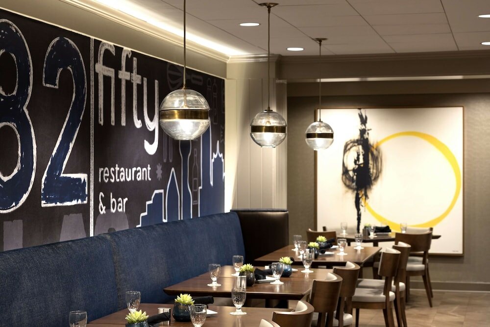 Фото DoubleTree by Hilton Dallas - Campbell Centre