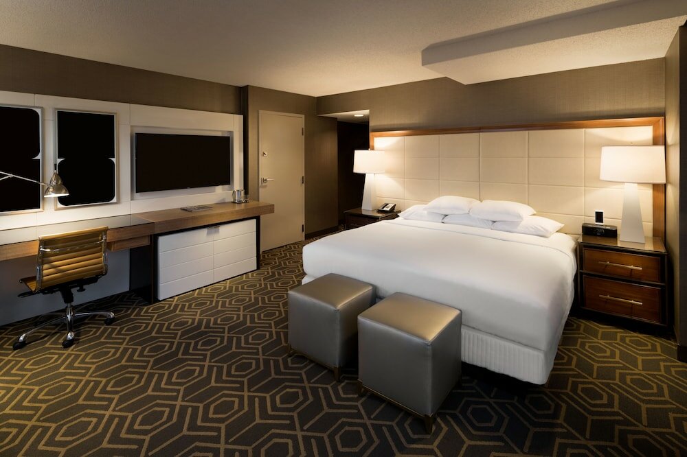 Фото DoubleTree by Hilton Dallas - Campbell Centre