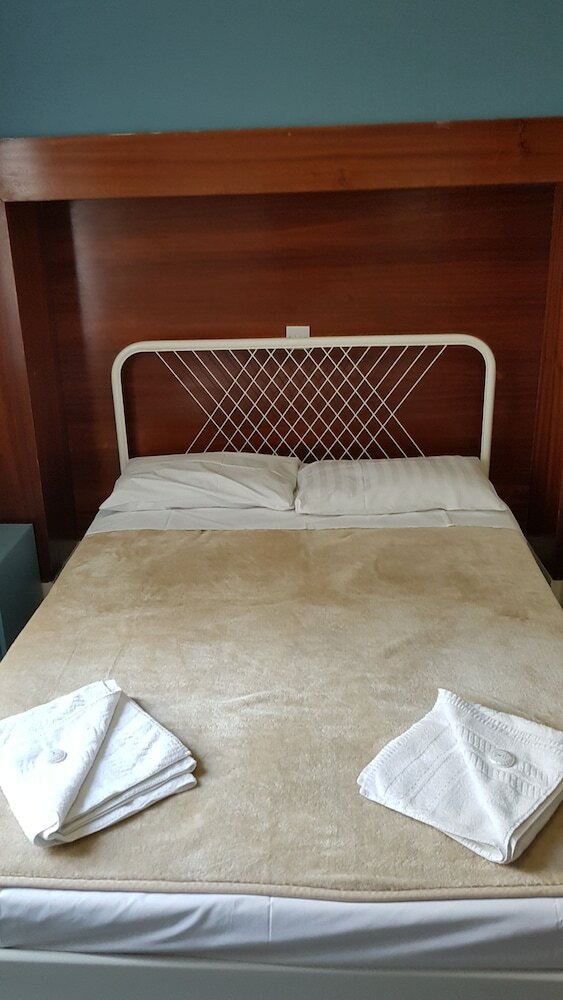 Фото Mandalay Picton House Hotel