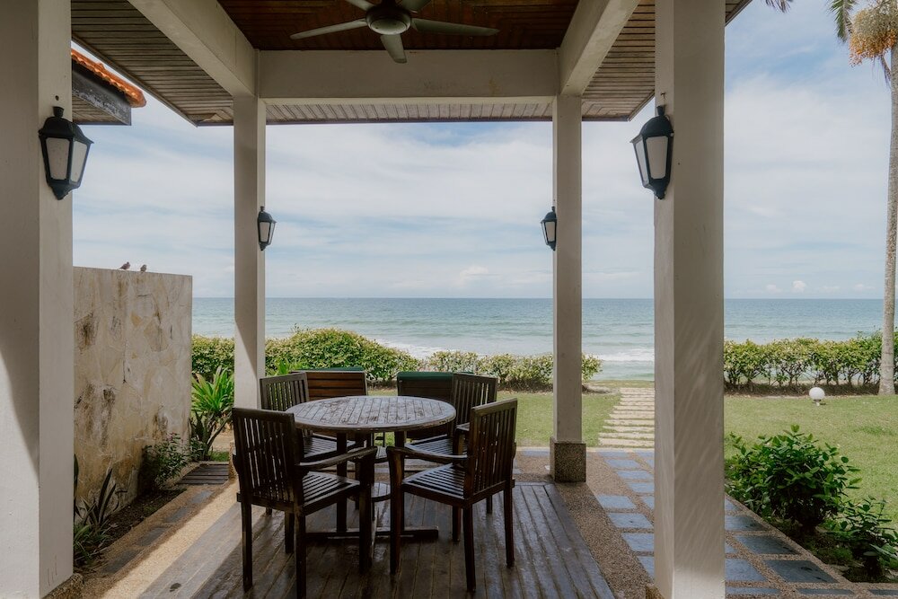 Фото Borneo Beach Villa & Suite