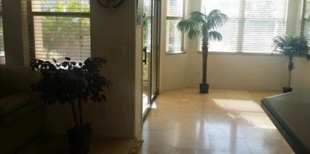 Фото Happy Valley House