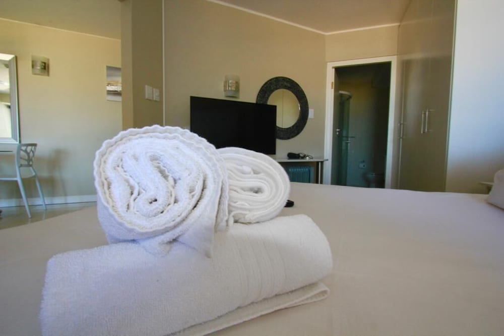 Фото Ocean Breeze Hotel