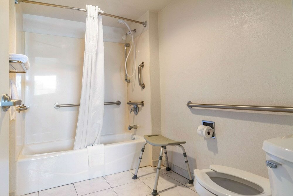 Фото Auburn House Hotel