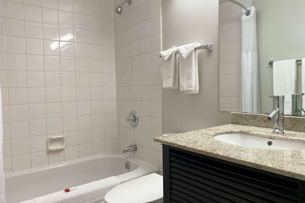 Фото Travelodge by Wyndham Miramichi New Brunswick