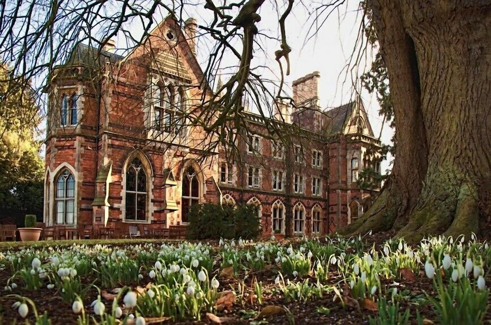 Фото Brownsover Hall Hotel