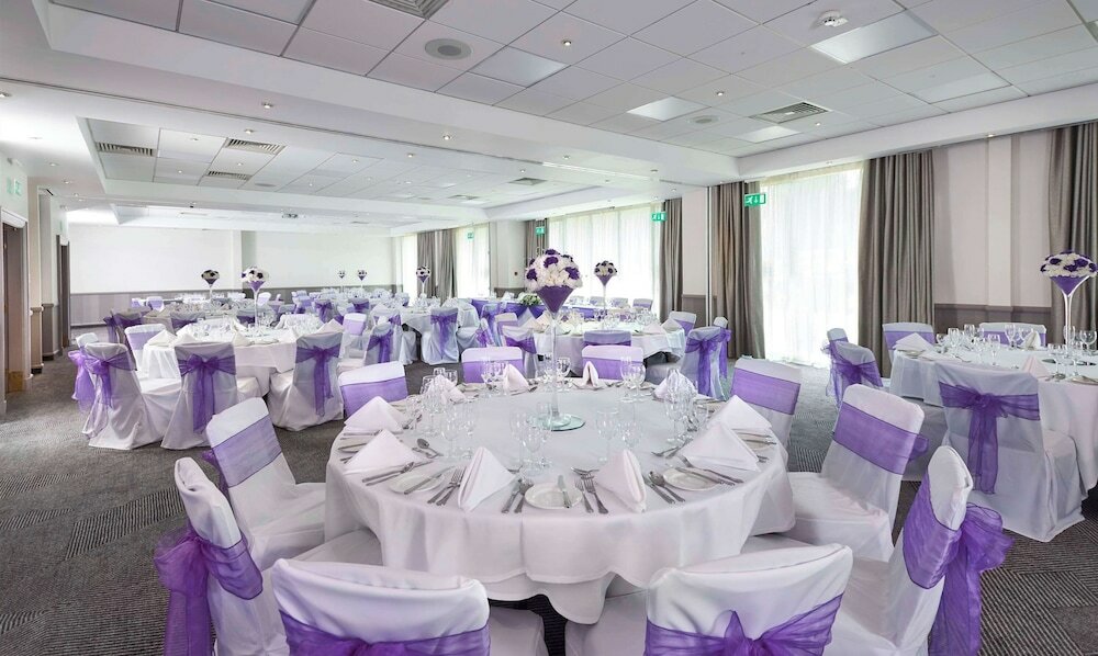 Фото DoubleTree by Hilton Bristol North