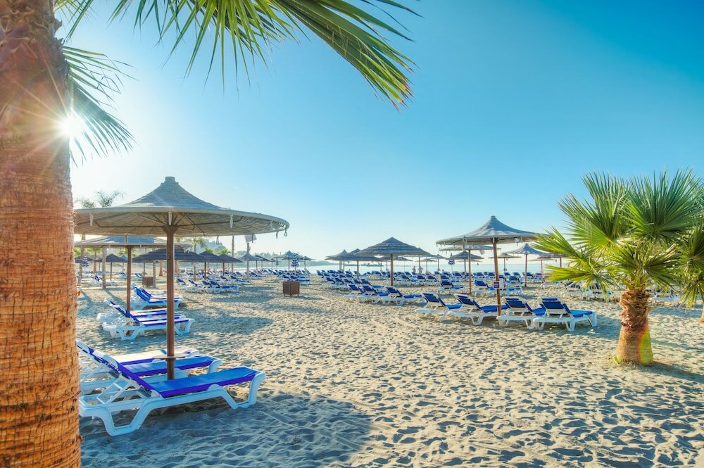 Фото St Raphael Resort & Marina