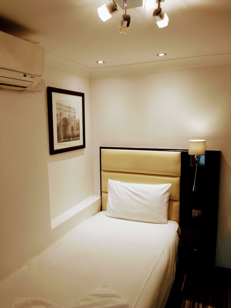 Фото Edward Hotel