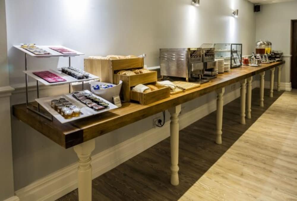 Фото The Old Ship Hotel