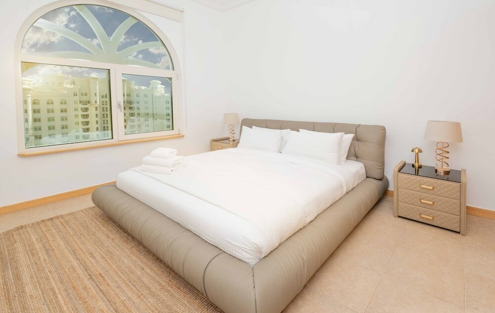 Фото Lux The Shoreline Penthouse Suite