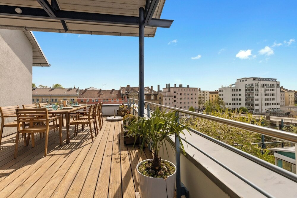 Фото Bright Augsburg Bismarckviertel