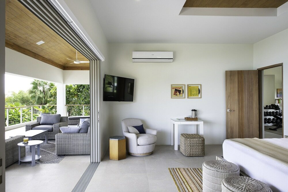 Фото Fabulous 5 Bedroom Beachfront Villa