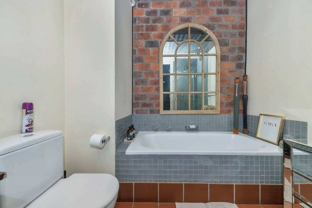 Фото Modern Industrial 1bd Apartment - Cape Town