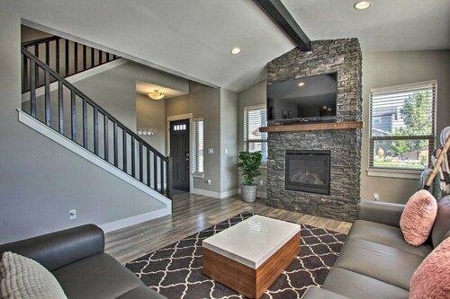 Гостиница Bend Home w Patio + Fire Pits 3 Mi to Dtwn в Бенде