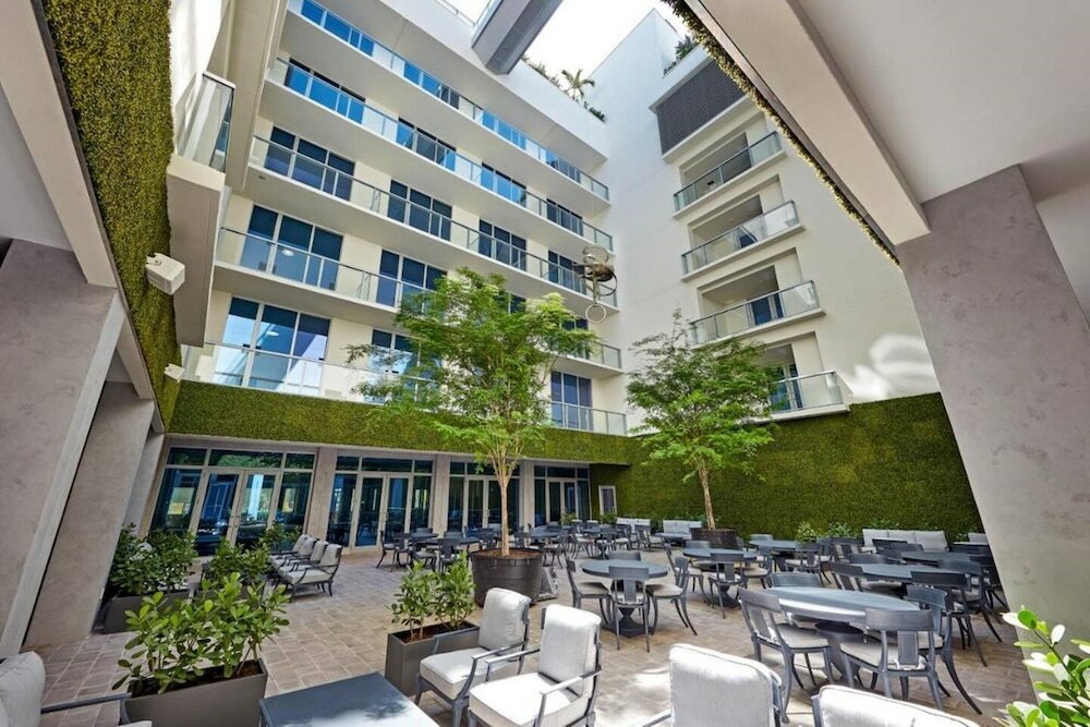 Фото Costa Hollywood Beach Studios