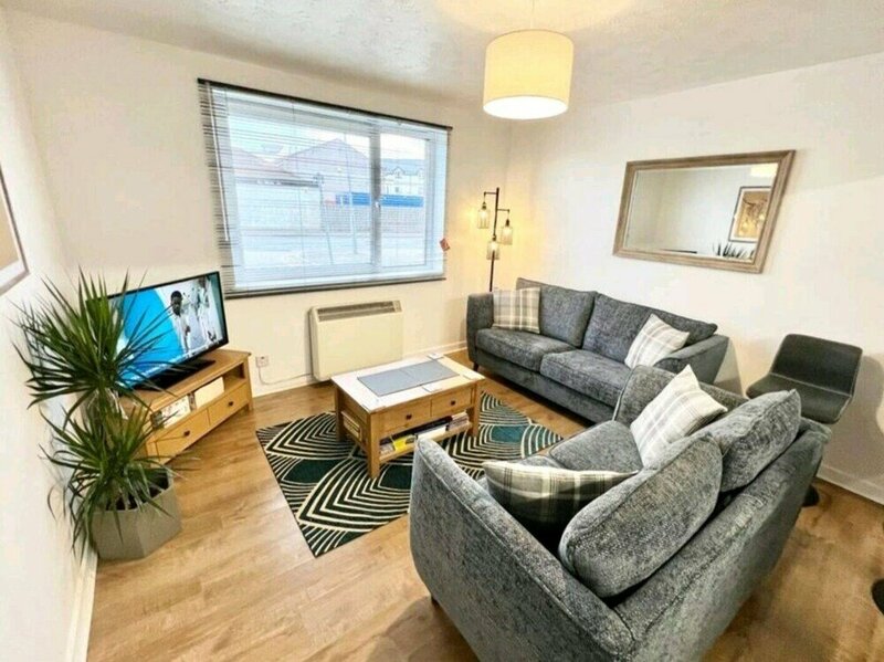 Гостиница Lovely 2 bed with free parking в Инвернессе