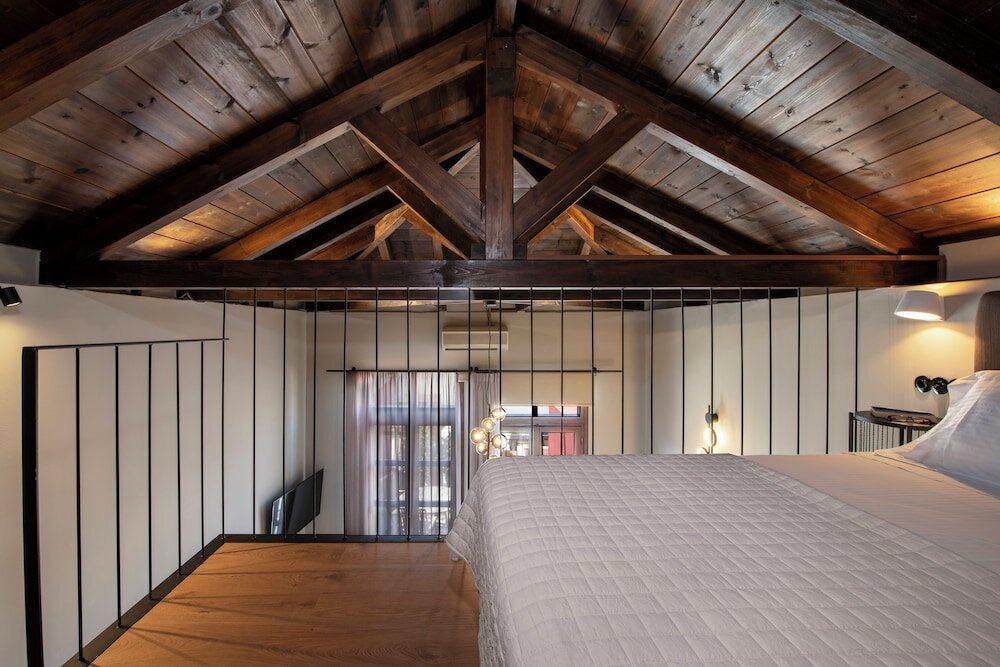 Фото Mosaic Venetian Harbour Suites