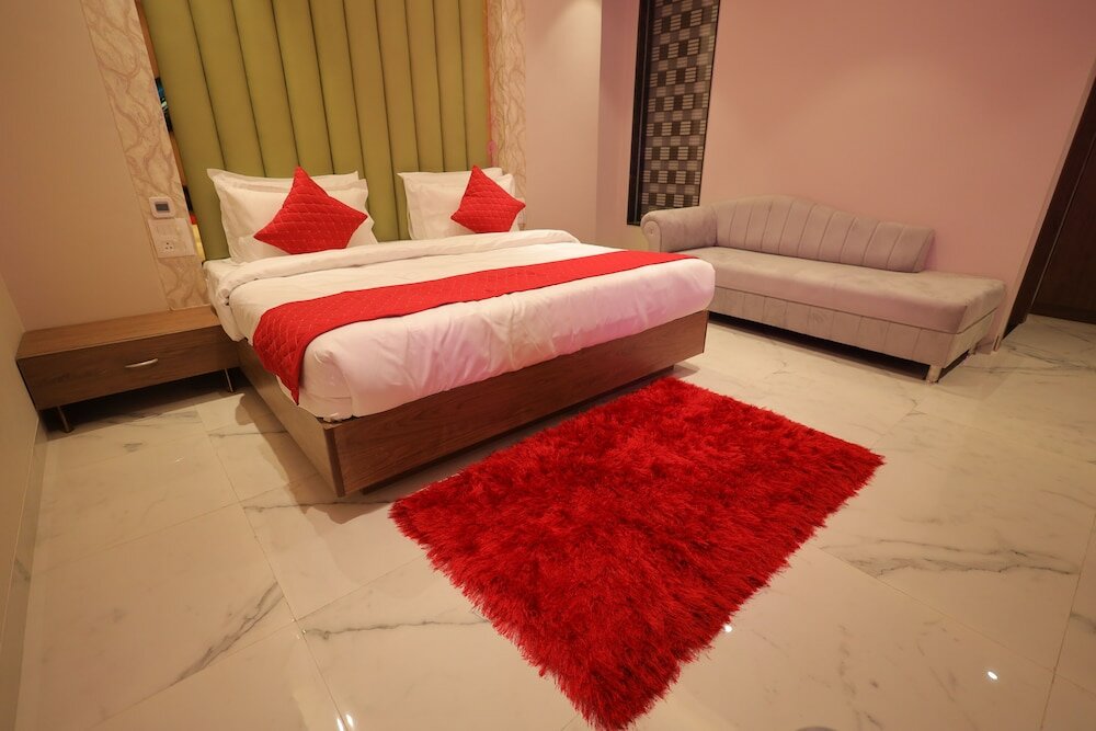 Фото Hotel Taj Crown Plaza